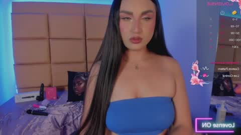 Snapshot of emma__js_ chatting on June 5, 8:14 pm emma__js_ online show from June 5, 8:14 pm