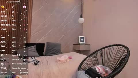 Snapshot of emma__rose1 chatting on November 2, 2:14 am emma__rose1 online show from November 2, 2:14 am