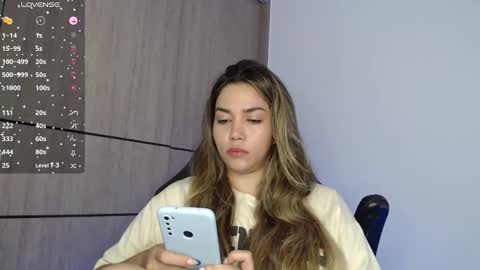 Snapshot of emma_aaa chatting on December 1, 10:43 pm Rocio online show from December 1, 10:43 pm