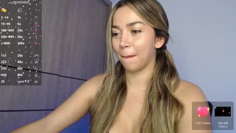 Snapshot of emma_aaa chatting on December 7, 6:32 am Rocio online show from December 7, 6:32 am