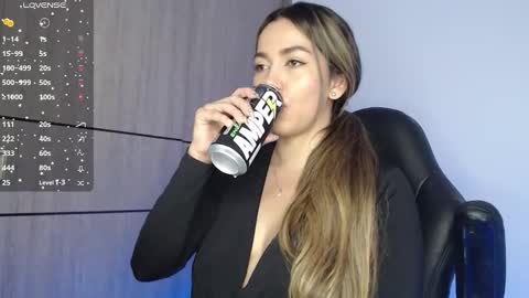 Snapshot of emma_aaa chatting on February 15, 8:22 am Rocio online show from February 15, 8:22 am