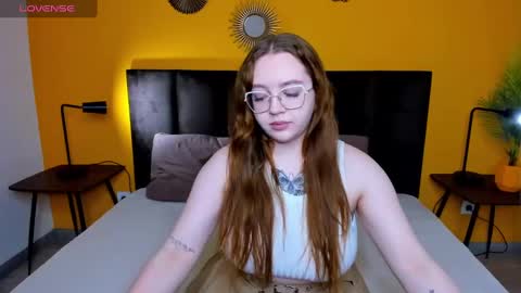 Snapshot of emma_adorablle chatting on February 2, 1:23 am emma_adorablle online show from February 2, 1:23 am