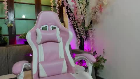 Snapshot of emma_ayala chatting on December 1, 7:08 pm emma_ayala online show from December 1, 7:08 pm