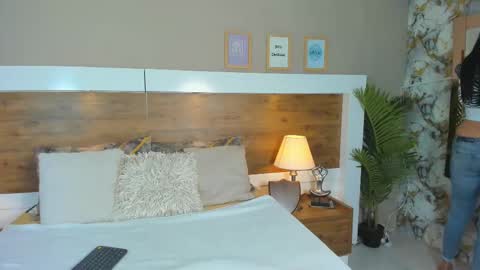 Snapshot of emma_bakker_ chatting on March 5, 12:00 pm Emma online show from March 5, 12:00 pm