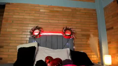 Snapshot of emma_belley chatting on June 22, 7:22 pm Hey Im EmmaHelp me reach 100 likes online show from June 22, 7:22 pm