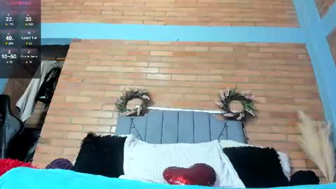 Snapshot of emma_belley chatting on June 29, 7:03 pm Hey Im EmmaHelp me reach 100 likes online show from June 29, 7:03 pm