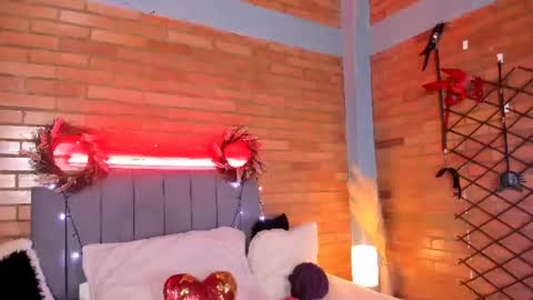 Snapshot of emma_belley chatting on July 14, 7:19 pm Hey Im EmmaHelp me reach 100 likes online show from July 14, 7:19 pm