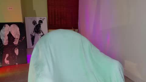 Emma online show from April 14, 8:15 pm