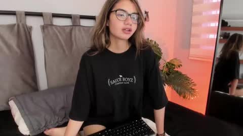 Snapshot of emma_bloom__ chatting on February 3, 8:13 pm Emma Bloom online show from February 3, 8:13 pm