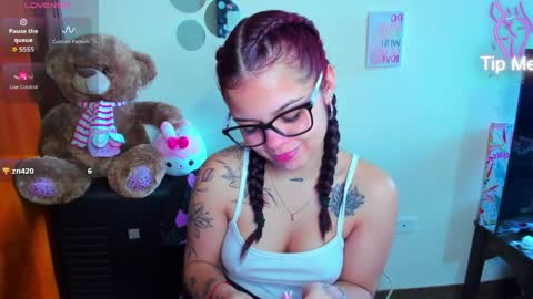 emma_boo_ online show from April 8, 5:35 pm
