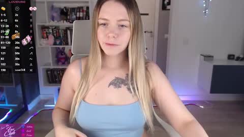 Snapshot of emma_bryan chatting on February 22, 8:18 pm Emma online show from February 22, 8:18 pm