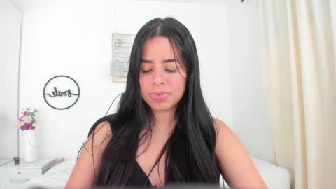 Emma Castillo online show from February 1, 1:23 am