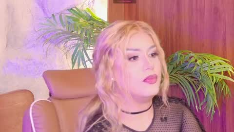 emma_dragon online show from April 7, 4:35 am