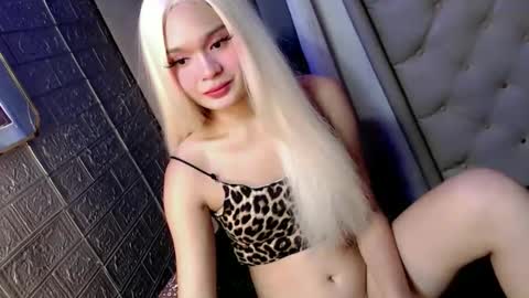 emma_glow69 online show from January 15, 1:37 pm