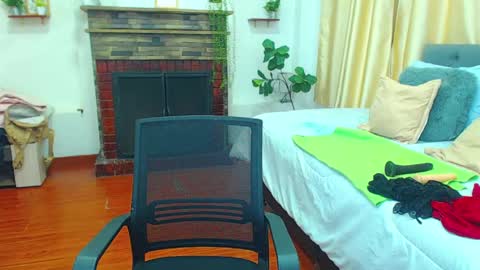 Tell me Emma online show from April 17, 2:09 pm