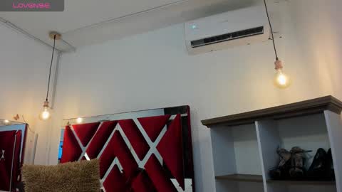 Snapshot of emma_jewl chatting on December 2, 7:09 pm emma_jewl online show from December 2, 7:09 pm