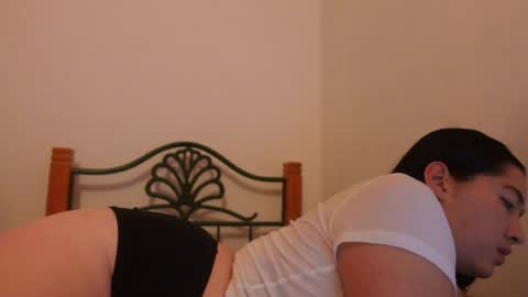 Snapshot of emma_johnson_ chatting on October 6, 2:09 am emma_johnson_ online show from October 6, 2:09 am