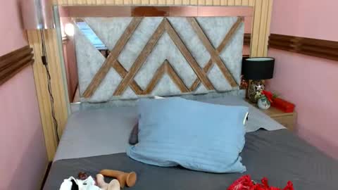 Emma online show from December 1, 6:35 pm