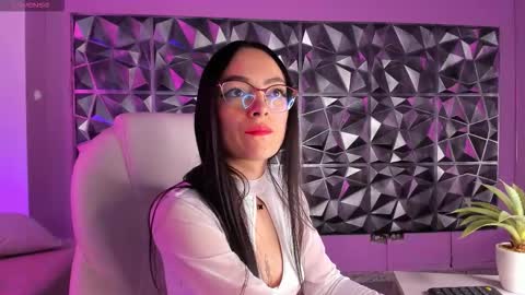 emma online show from November 17, 8:58 pm