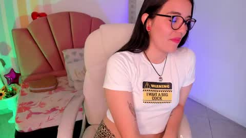Snapshot of emma_lakshmi chatting on June 8, 4:18 pm Emma online show from June 8, 4:18 pm