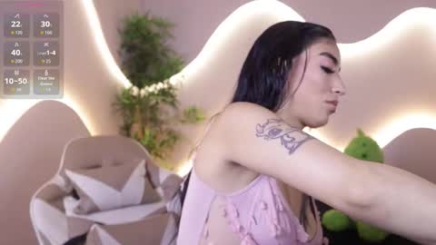 Snapshot of emma_lirys chatting on December 19, 4:19 am Emma online show from December 19, 4:19 am