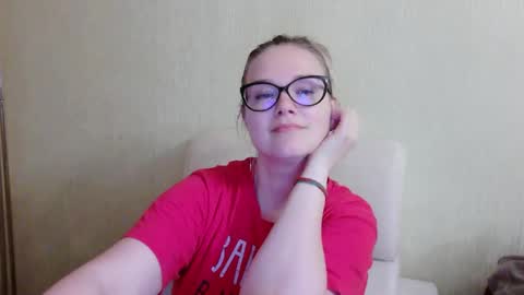 emma_misty_ online show from November 5, 7:14 pm