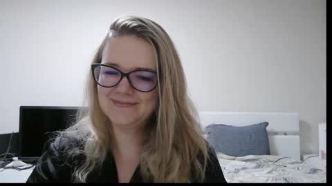 emma_misty_ online show from February 2, 7:23 pm