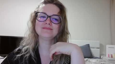emma_misty_ online show from February 3, 8:14 pm