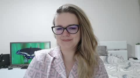 emma_misty_ online show from March 18, 8:12 pm