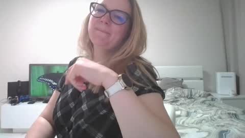 emma_misty_ online show from April 27, 7:45 pm