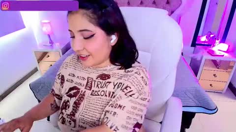 Snapshot of emma_monserratt chatting on October 9, 7:45 pm Emma Monserratt online show from October 9, 7:45 pm