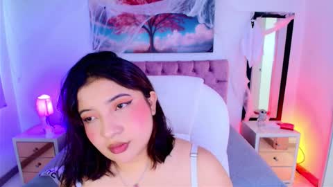 Snapshot of emma_monserratt chatting on October 13, 6:19 pm Emma Monserratt online show from October 13, 6:19 pm