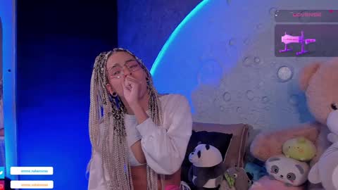 Snapshot of emma_nakamura chatting on December 12, 10:13 am online show from December 12, 10:13 am