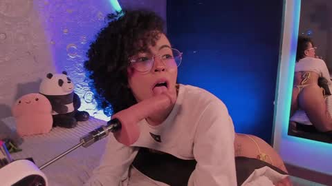 Snapshot of emma_nakamura chatting on January 31, 1:12 pm online show from January 31, 1:12 pm