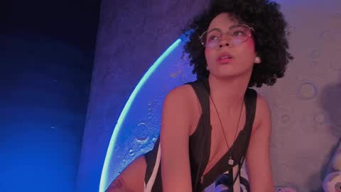 Snapshot of emma_nakamura chatting on February 10, 1:11 pm online show from February 10, 1:11 pm