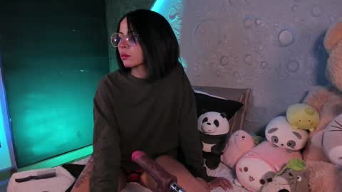 Snapshot of emma_nakamura chatting on February 18, 10:16 am online show from February 18, 10:16 am