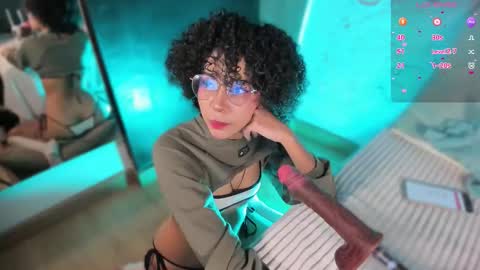 Snapshot of emma_nakamura chatting on September 11, 10:15 am online show from September 11, 10:15 am