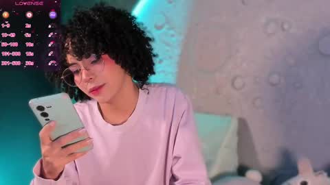 Snapshot of emma_nakamura chatting on September 30, 10:09 am online show from September 30, 10:09 am