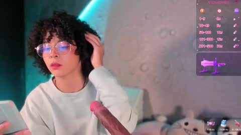 Snapshot of emma_nakamura chatting on October 13, 10:04 am online show from October 13, 10:04 am