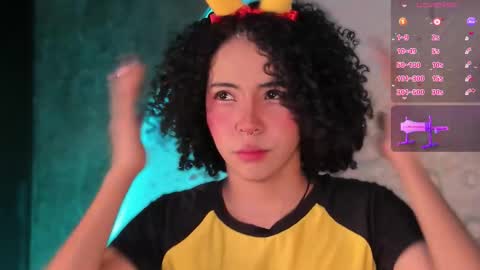 Snapshot of emma_nakamura chatting on October 18, 10:27 am online show from October 18, 10:27 am