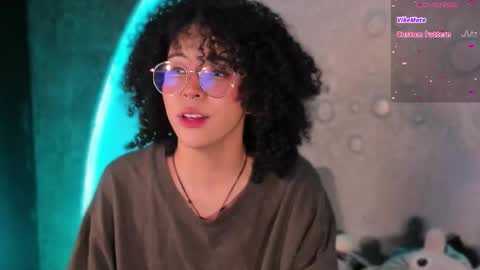 Snapshot of emma_nakamura chatting on October 27, 10:19 am online show from October 27, 10:19 am