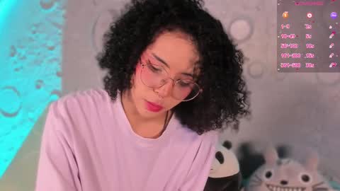 Snapshot of emma_nakamura chatting on October 28, 10:19 am online show from October 28, 10:19 am