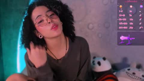 Snapshot of emma_nakamura chatting on November 11, 10:37 am online show from November 11, 10:37 am