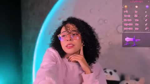 Snapshot of emma_nakamura chatting on November 15, 10:12 am online show from November 15, 10:12 am