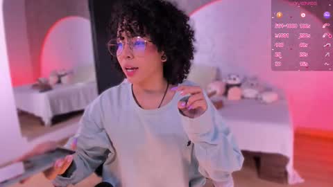 Snapshot of emma_nakamura chatting on December 1, 10:20 am online show from December 1, 10:20 am