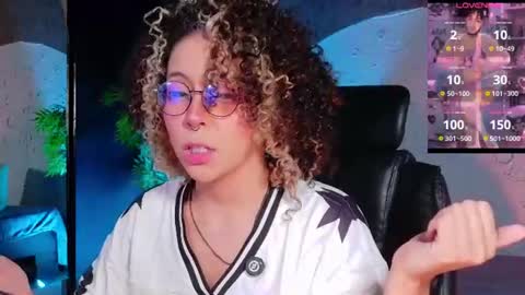 Snapshot of emma_nakamura chatting on June 27, 10:09 am online show from June 27, 10:09 am