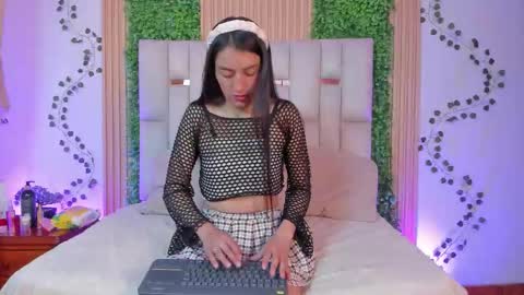 Snapshot of emma_nmm chatting on January 15, 4:55 pm Emma online show from January 15, 4:55 pm