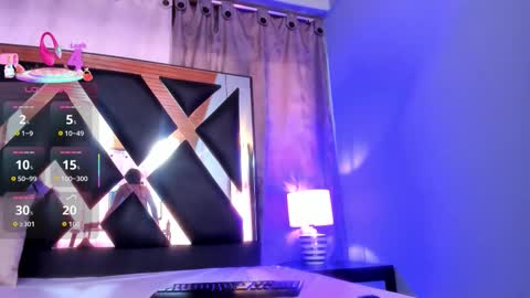 Snapshot of emma_petiite chatting on January 8, 6:43 pm Emma online show from January 8, 6:43 pm
