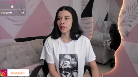 Snapshot of emma_petite4u chatting on March 7, 9:27 pm Emma online show from March 7, 9:27 pm