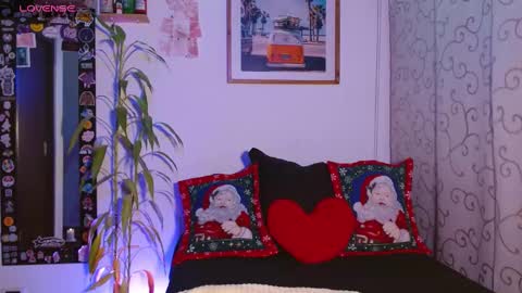 Sara Luna online show from December 18, 11:30 pm